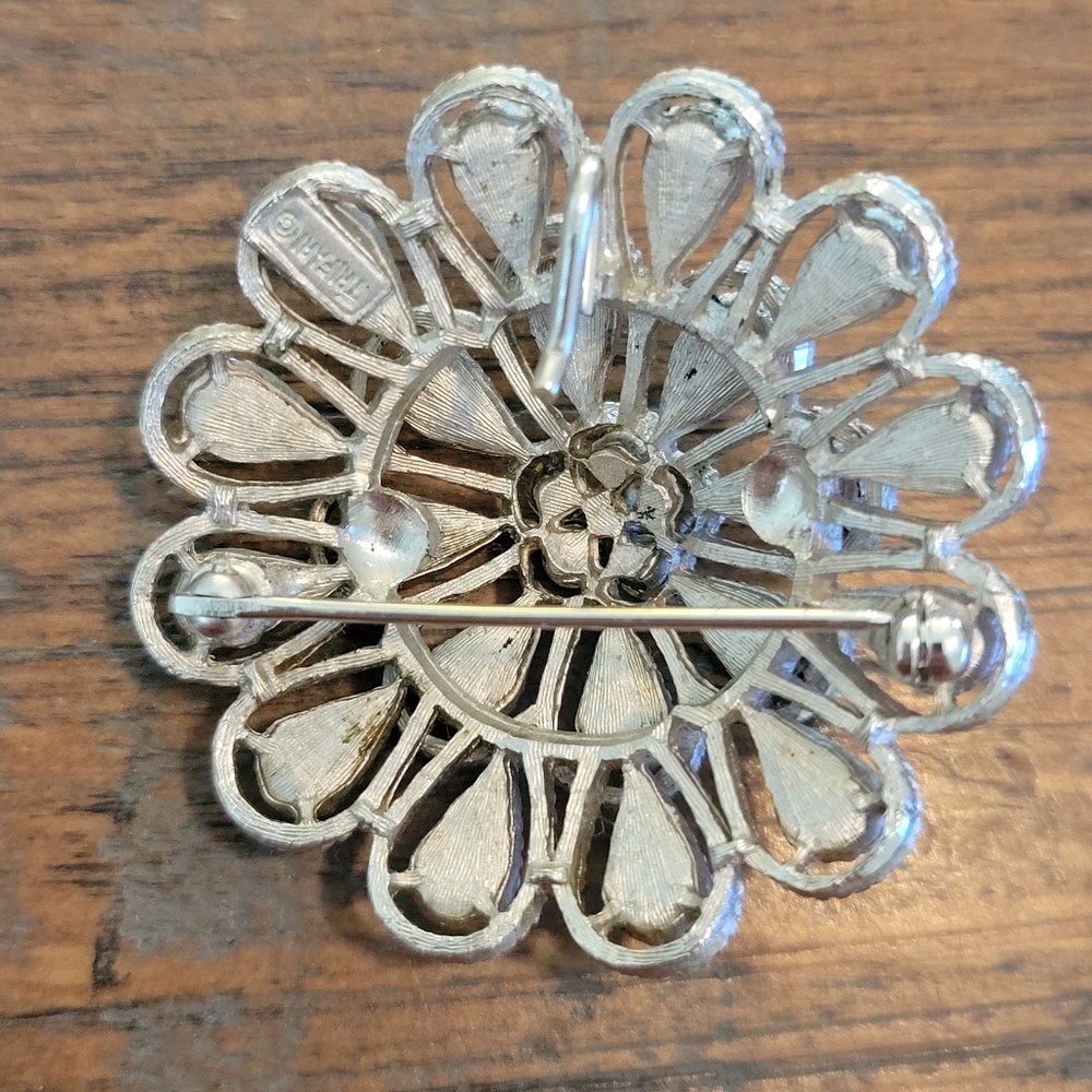 Vintage Crown Trifari Silver Tone Rhinestone Floral Brooch/Pendant - Picture 3 of 5